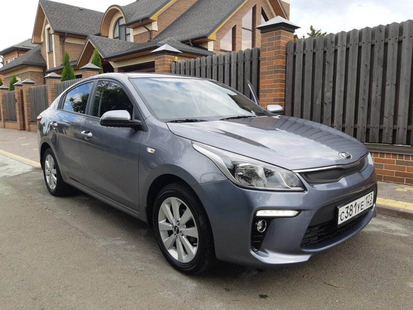 Kia серая
