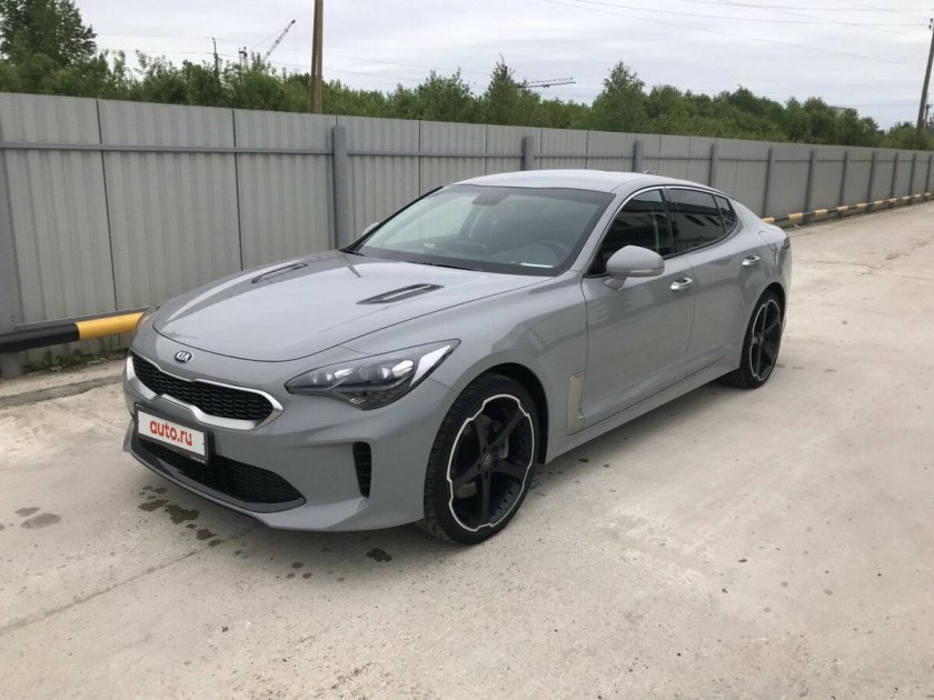 Kia Stinger серый