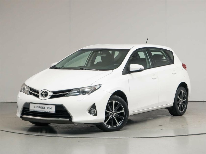 Тойота аурис 2014 белая хэтчбек