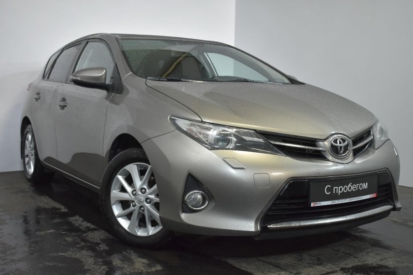 Тойота аурис 2013