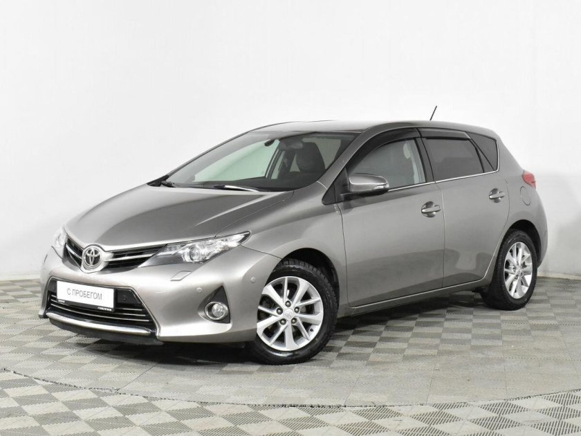 Тойота аурис 2013