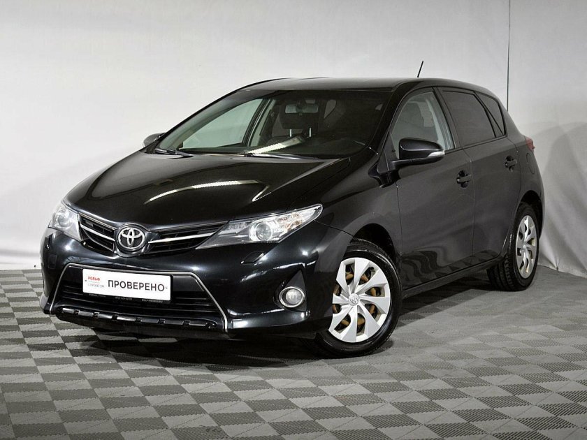 Toyota Auris 2014 черный