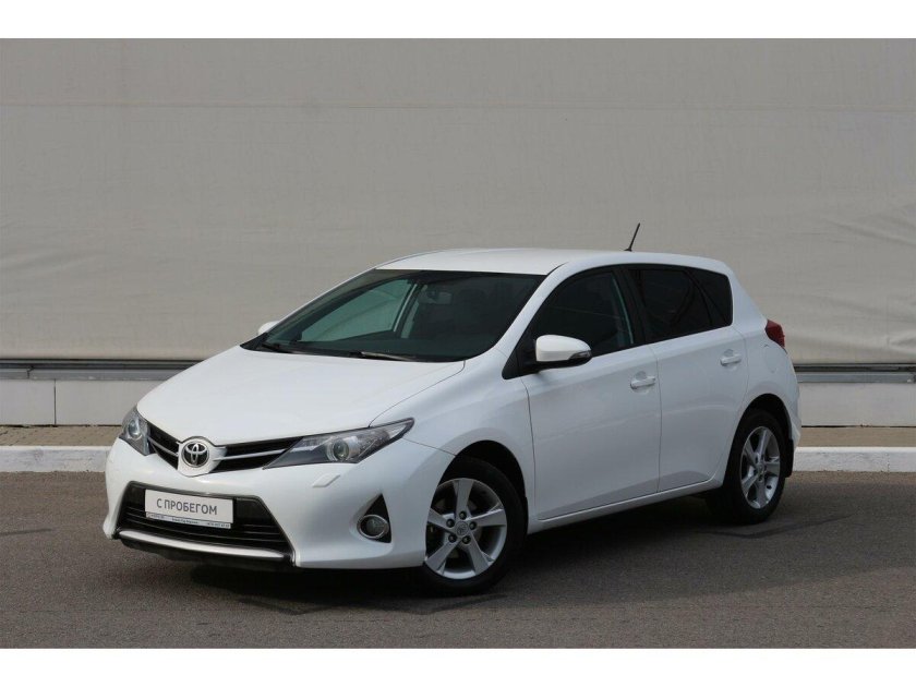 Тойота аурис 2014 белая
