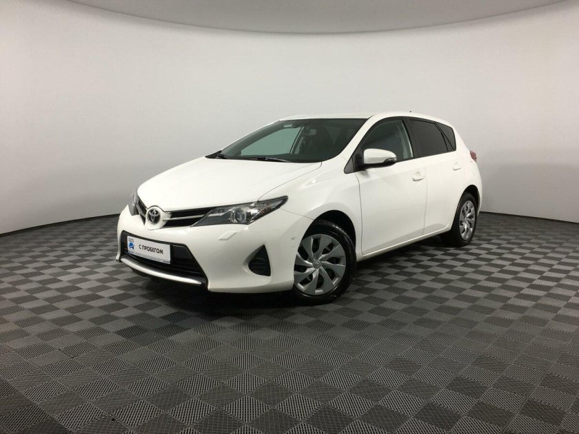 Toyota Auris 2 поколение