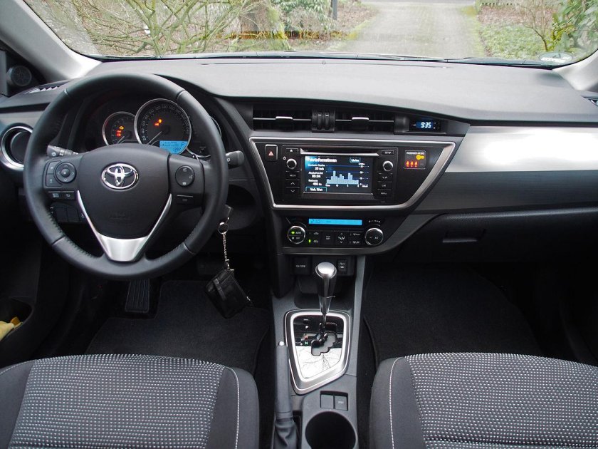 Toyota Auris 2014 салон