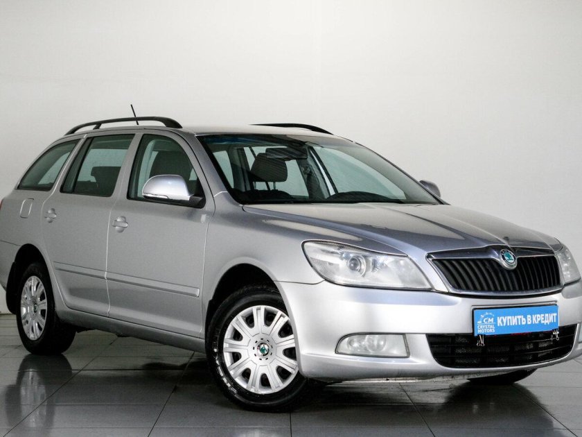 Шкода октавия серебристая универсал