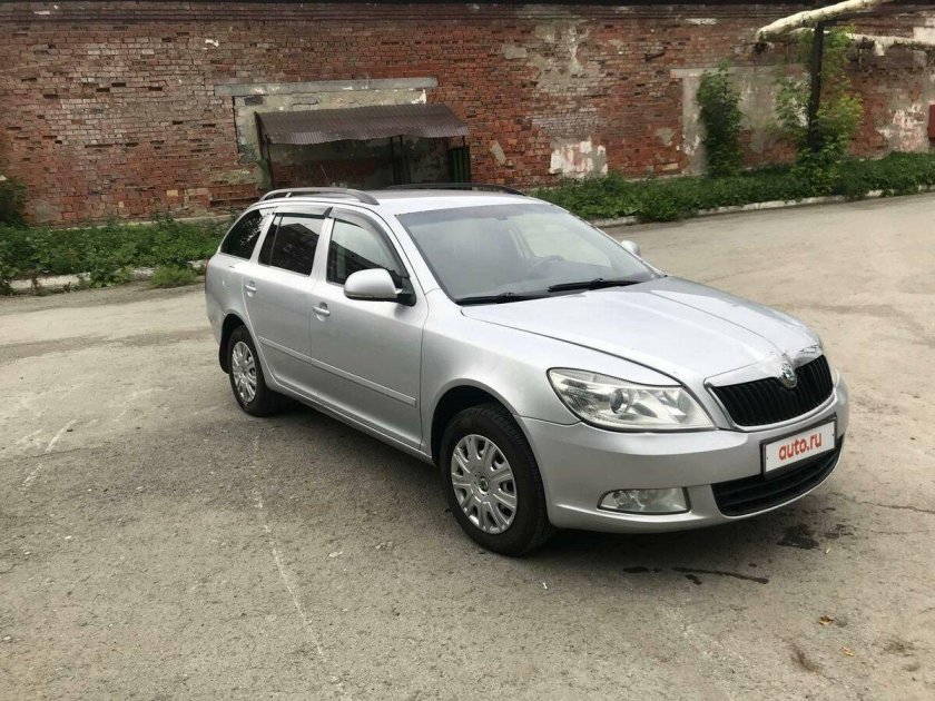 Октавия серебристый универсал