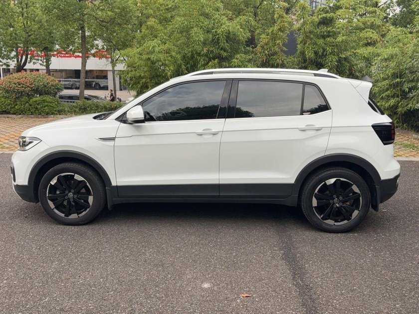 Белый фольксваген