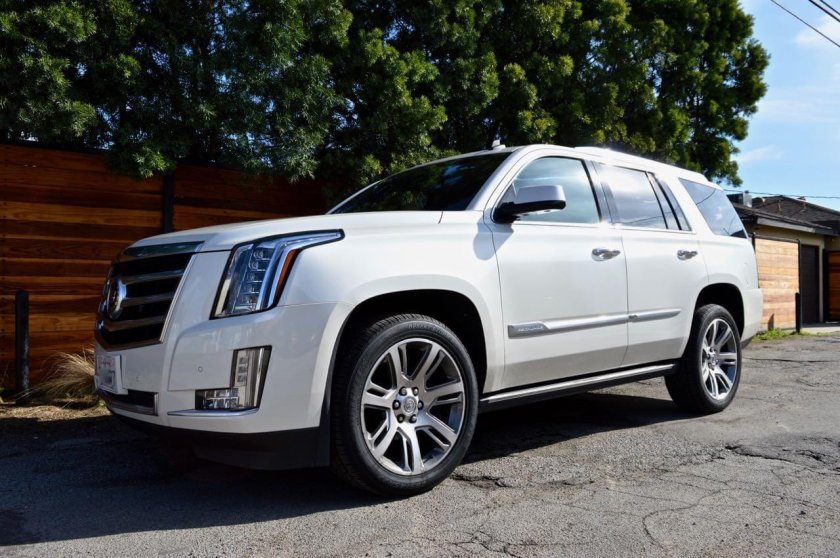 Cadillac Escalade белый