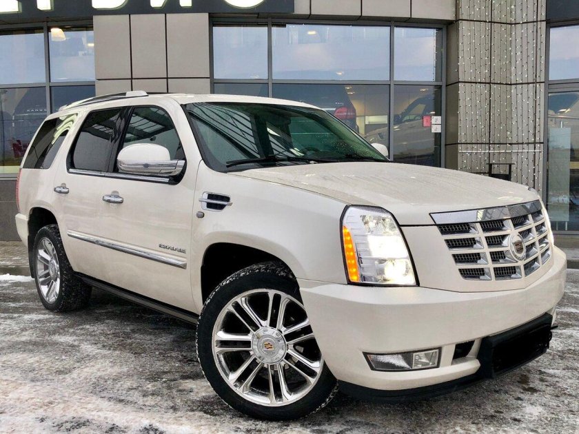 Кадиллак Эскалейд белый