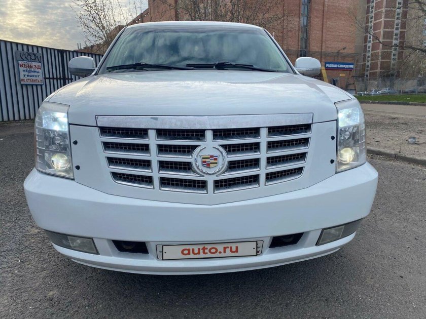 Cadillac Escalade белый