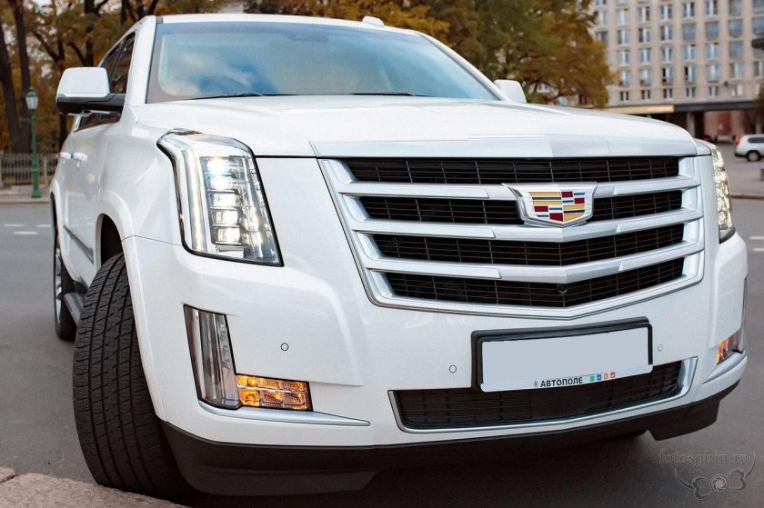 Кадиллак Эскалейд белый