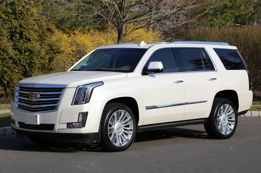 Кадиллак Эскалейд белый