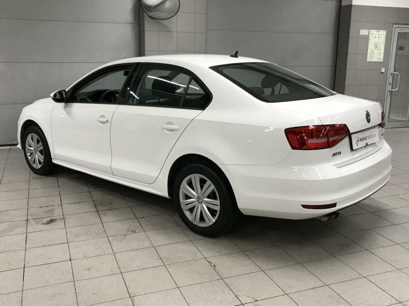 Белый фольксваген джетта