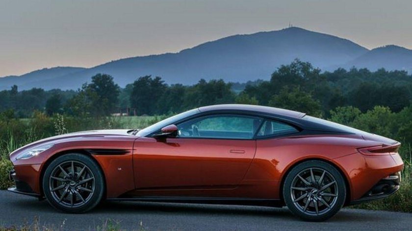 Астон Мартин db11
