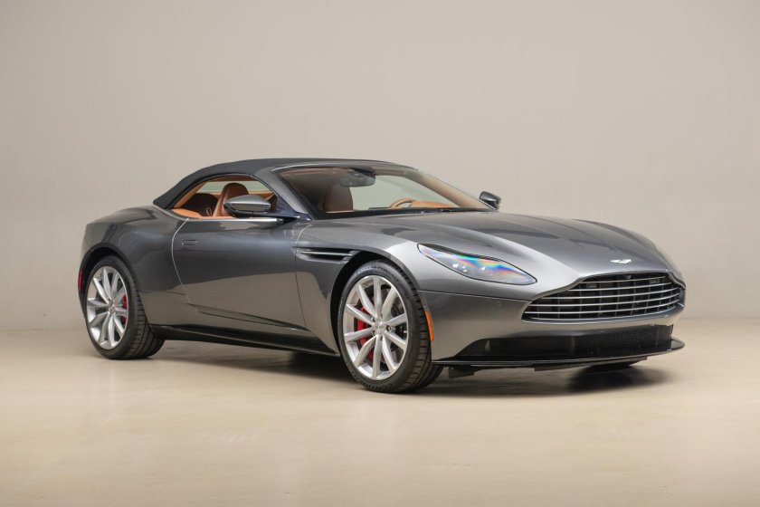 Aston martin db 11 volante