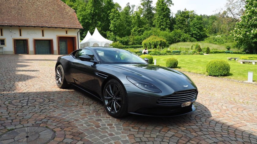 Aston martin db11