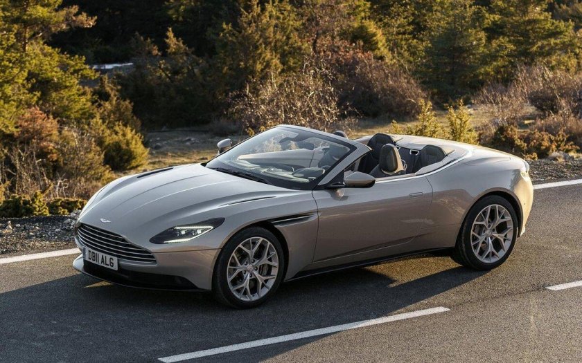 Астон Мартин db11