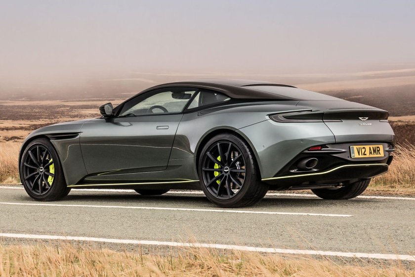 Aston Martin db11 2021