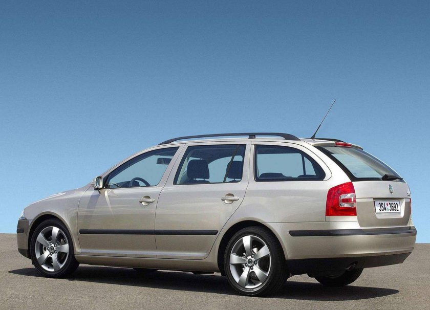 Шкода Октавия 2004 1.6