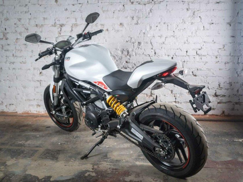 Спортивные мотоцикл