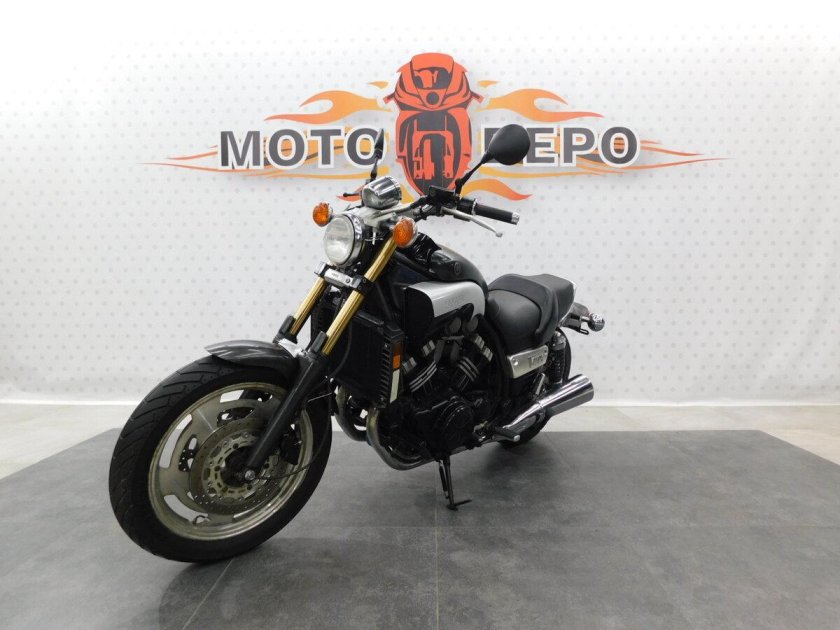Yamaha v max 1200