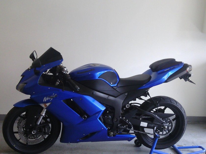 Мотоцикл Кавасаки синий