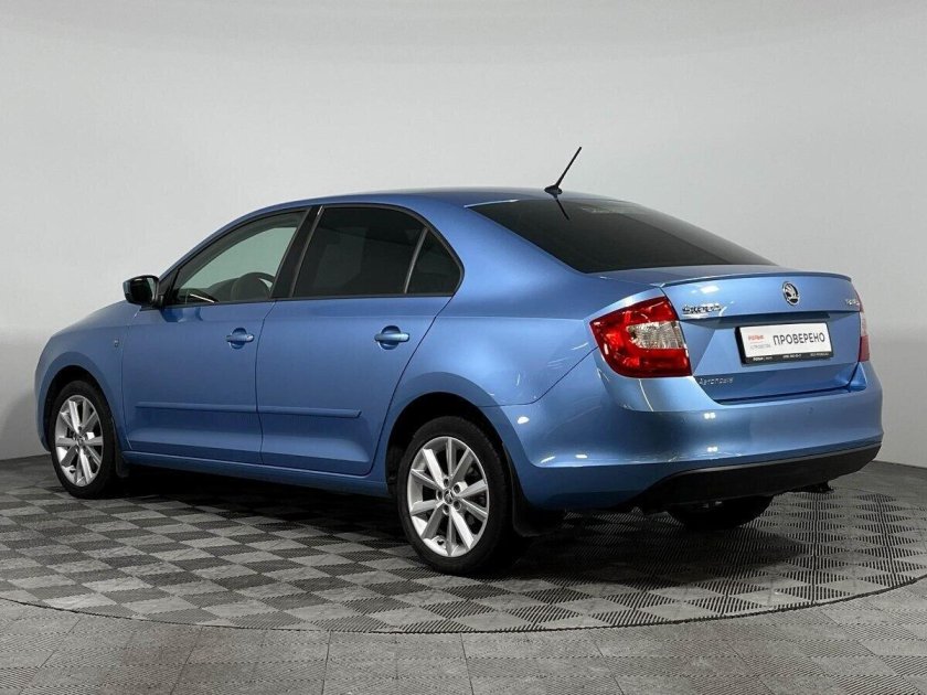 Синяя шкода рапид