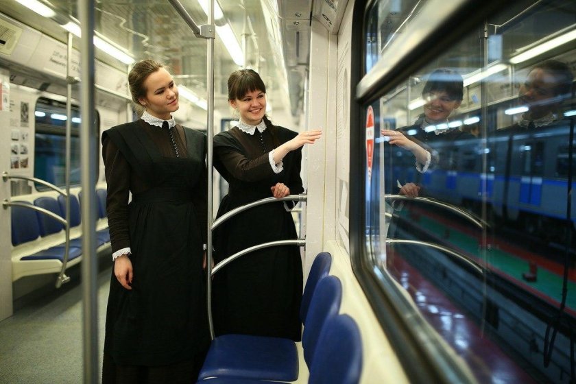 Поезд метро Плехановец