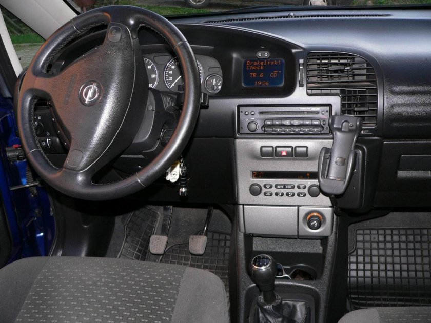 Opel Zafira 2000 салон