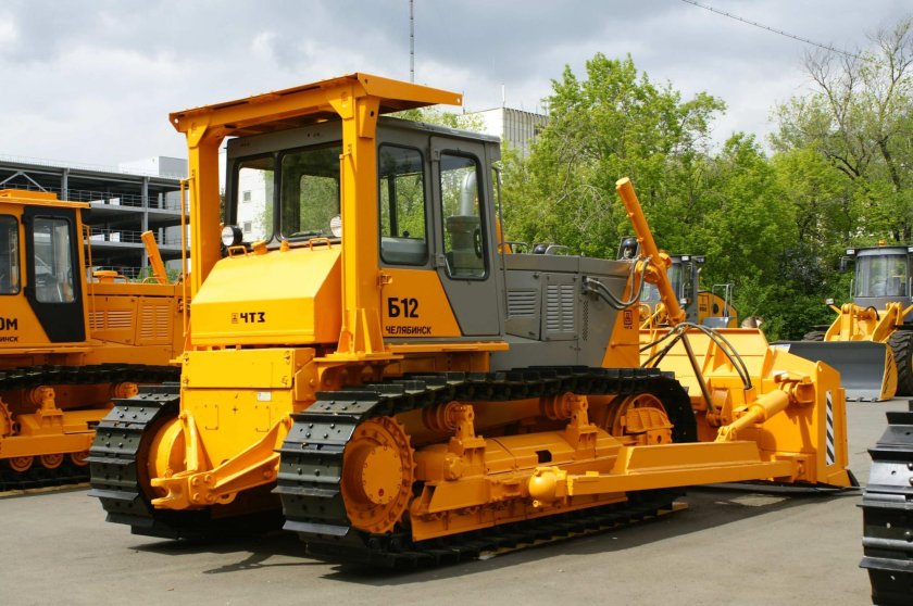 Бульдозер ЧТЗ б12