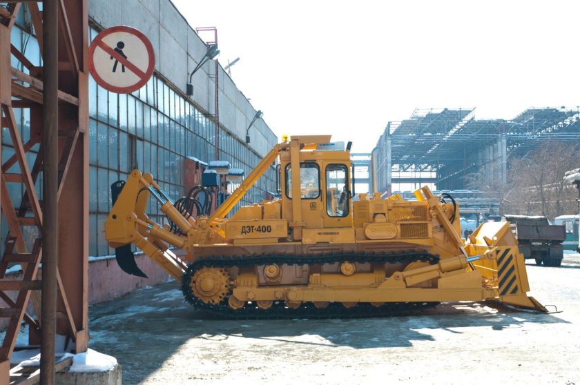 ЧТЗ трактор ДЭТ 400