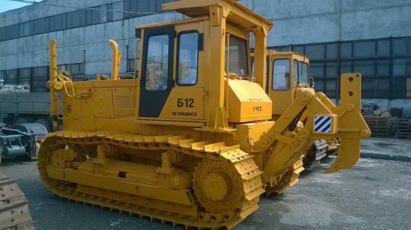 Бульдозер ЧТЗ б12