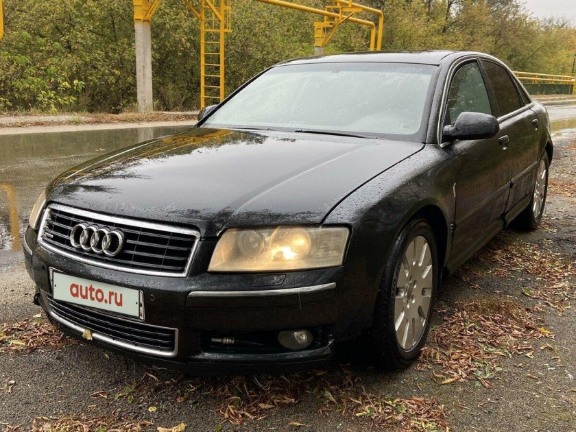 Машина Ауди в Омске с Путиным на капоте