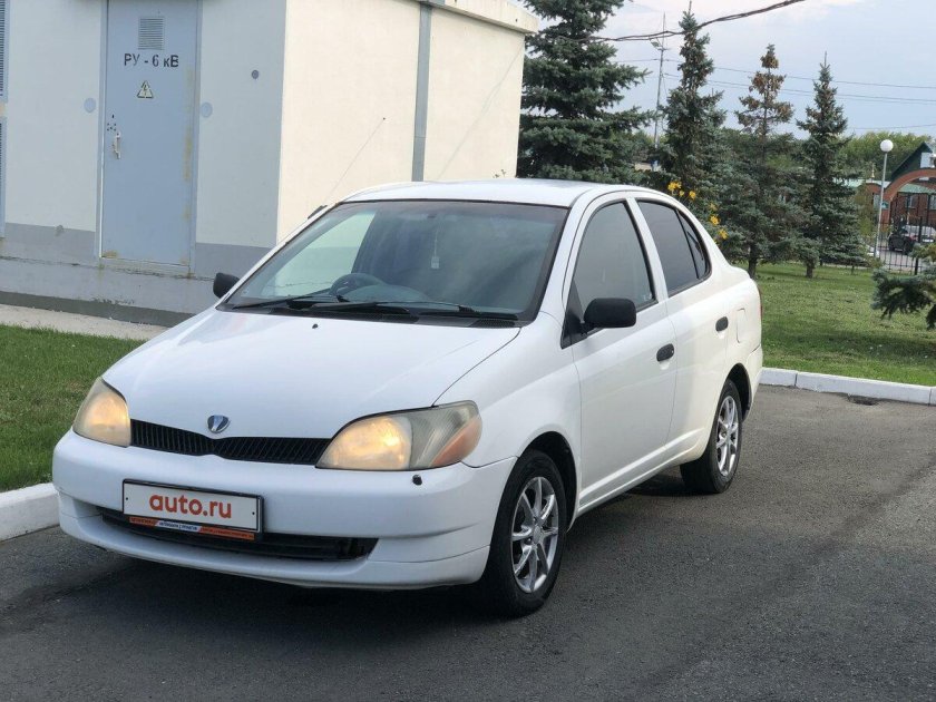 Тойота Платц 2002