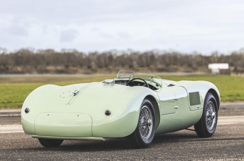 Ягуар спорткар 2022