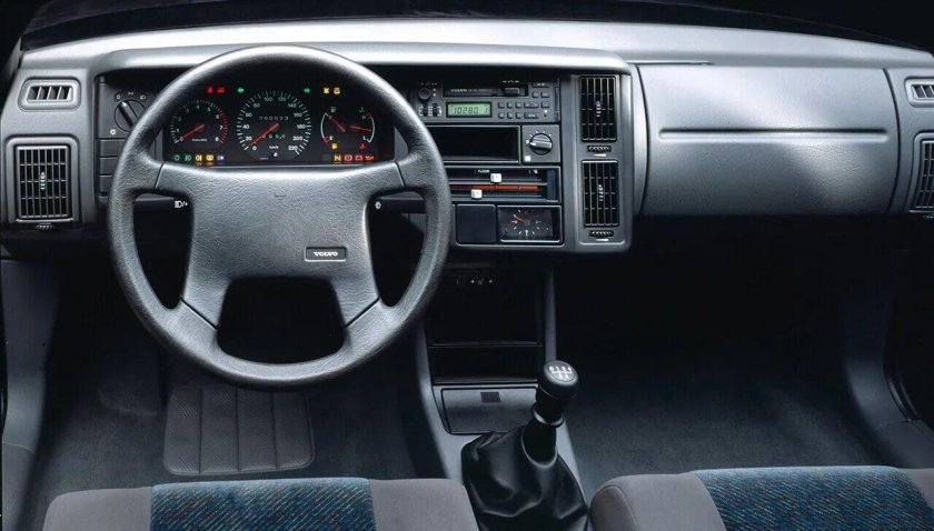 Volvo 440 Interior