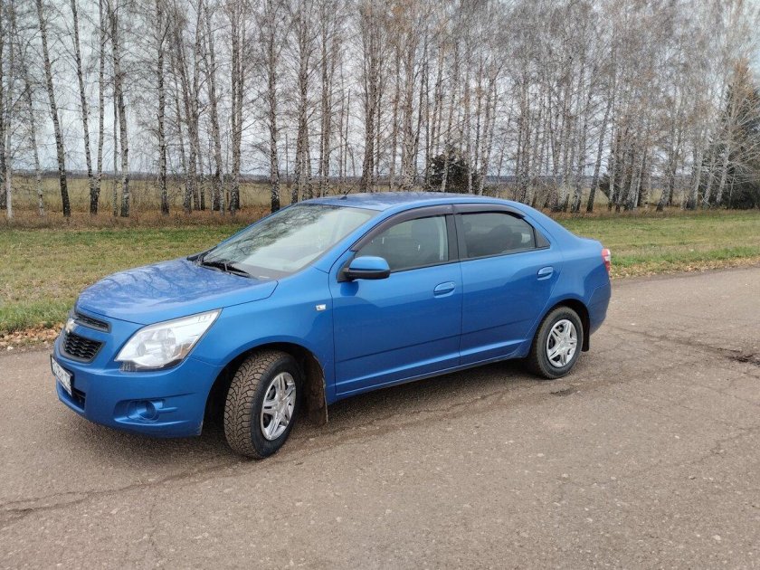 Chevrolet cobalt 2013 синий