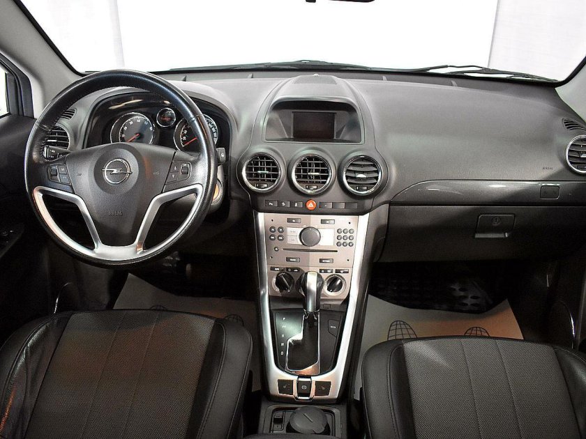 Opel Antara 2.4 салон