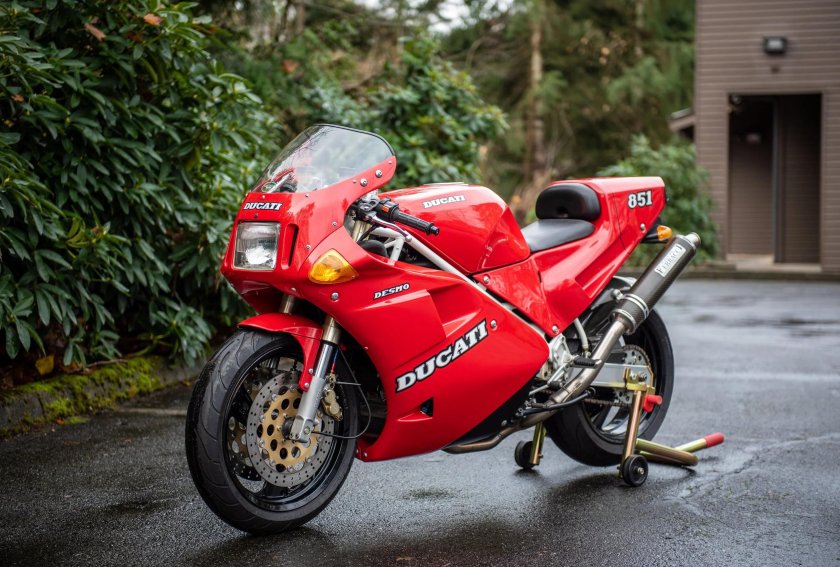 Дукати 851