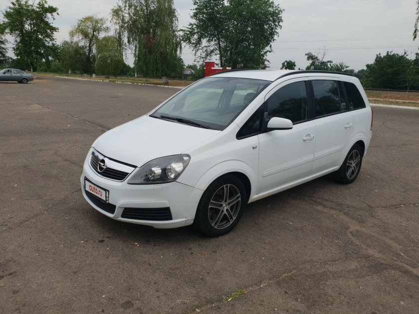 Опель Зафира белый