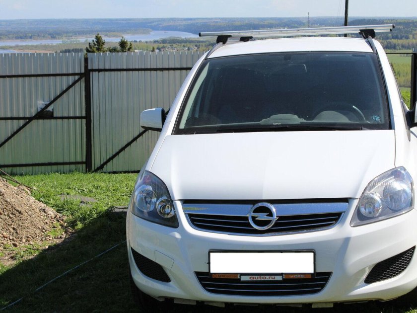 Опель Зафира 2012 белый