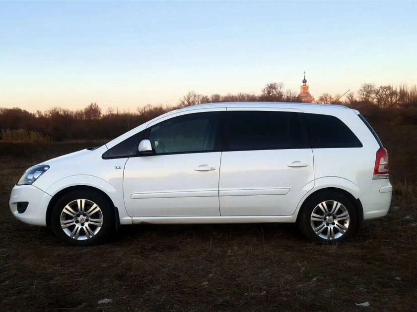 Опель Зафира 2012 белый