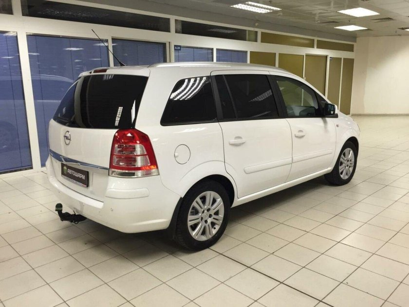 Opel Zafira White