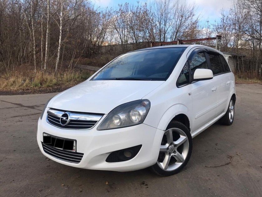 Опель Зафира 2010 белый