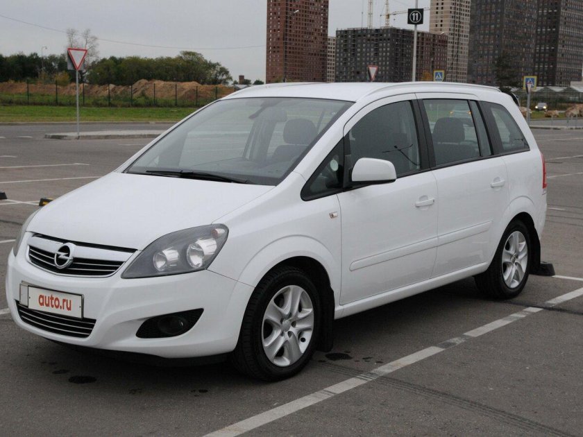 Opel Zafira ECOTEC машина