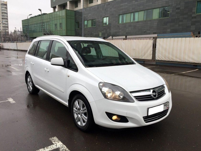 Опель Зафира белый