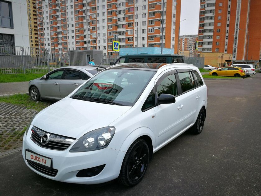 Опель Зафира белый 2013