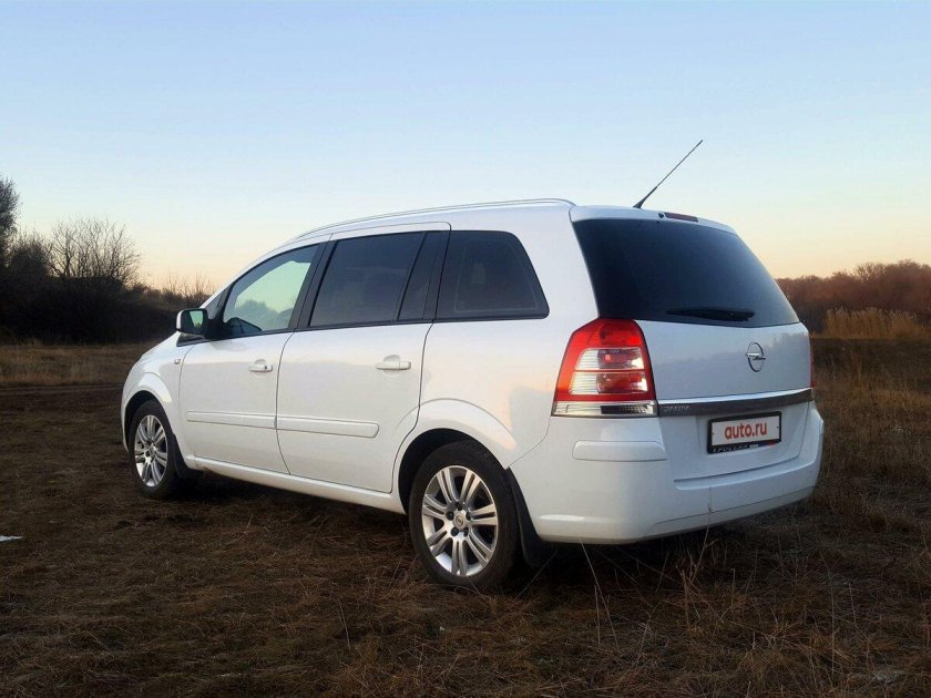 Опель Зафира 2012 белый