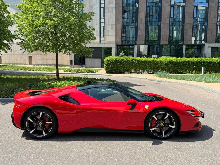 Феррари sf 90 stradale